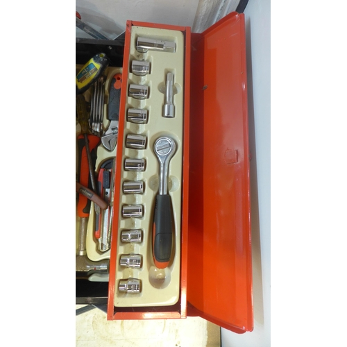 2001 - Record no.34 bench vice with red and black metal tool box containing a socket set, screwdriver set, ... 