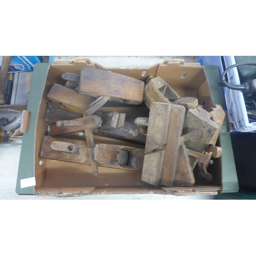 2012 - Box of ten wooden block planes and a wooden mallet