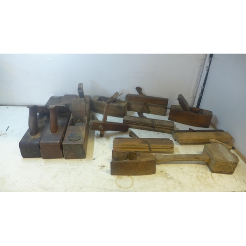 2012 - Box of ten wooden block planes and a wooden mallet