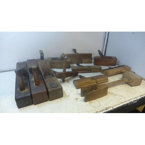 2012 - Box of ten wooden block planes and a wooden mallet