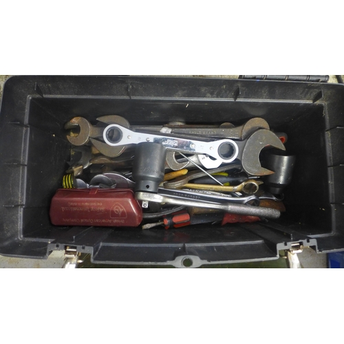 2013 - Plastic and metal tool boxes with hand tools, including a large quantity of spanners