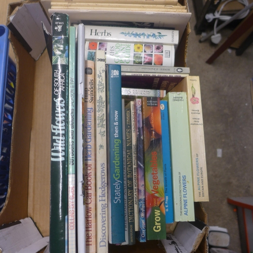 2036 - Tray of seeds and approx. 20 gardening books