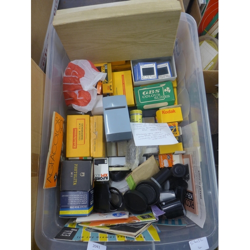 2041 - Box of photography equipment, including projector slides, slide viewers, photo floodlamp bulb etc