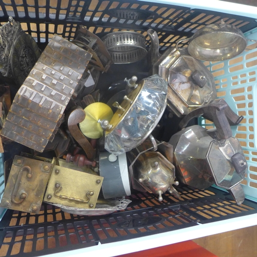 2053 - Quantity of vintage clocks and metalware