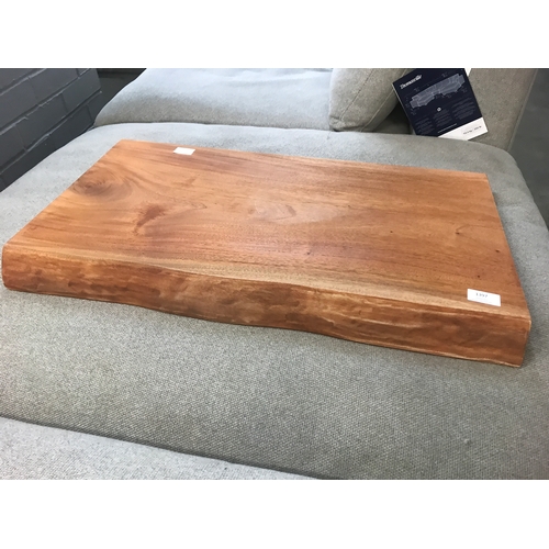 1397 - A large hardwood chopping board