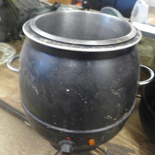 2089 - 2 Cook pots - W