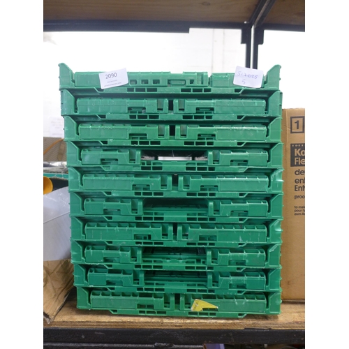 2090 - 10 Green collapsible crates, 30 x 40cm