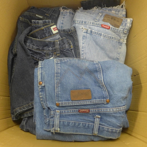 2112 - 10 Pairs of jeans inc. Wrangler, Levi, etc.