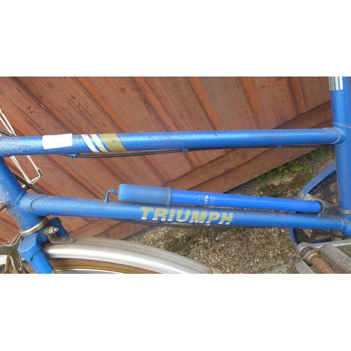 2134 - Triumph touring bike with steel frame and saddle bag