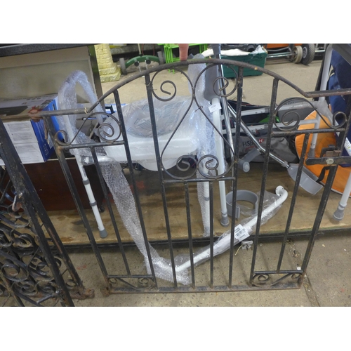 2151 - Pair of cast iron driveway gates and matching side gate