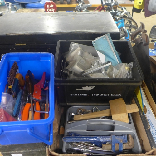 2156 - Boxes of hand tools, mostly spanners