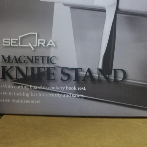 2199 - Seqra magnetic knife stand with cutting board or cookery book rest