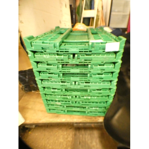 2101 - 10 Green collapsible crates, 30 x 40cm