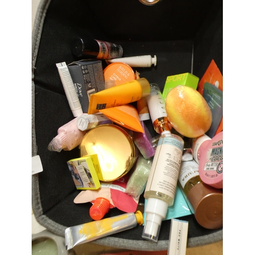 2225 - Box of unused quality branded cosmetics