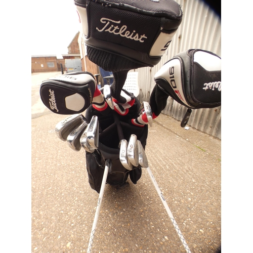 2236 - Titleist golf bag; 3 Titleist 910F woods and set of 735cm Mons