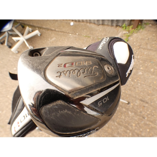 2236 - Titleist golf bag; 3 Titleist 910F woods and set of 735cm Mons