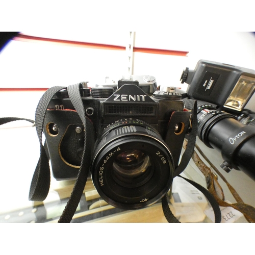 2239 - 2 x 35mm cameras with 4 lenses and flash