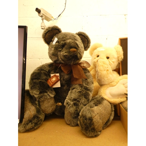 2277 - 2 Large Charlie Bear soft toys, limited edition Hugsley (563/2000) and Sir Hugalot