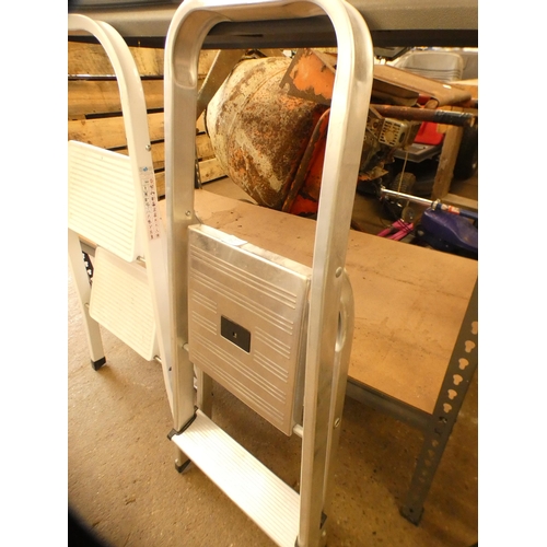 2332 - Two sets of two rung metal caravan steps