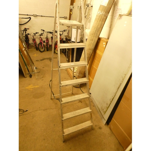 2359 - 7 Rung aluminium ladder