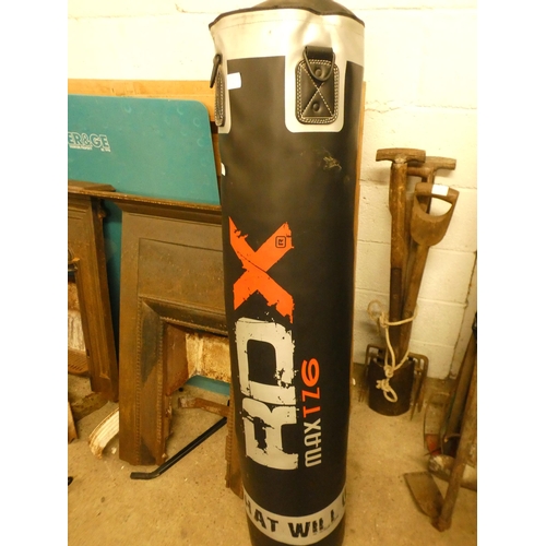 2360 - RDX Max TZ6 punch bag with bracket included