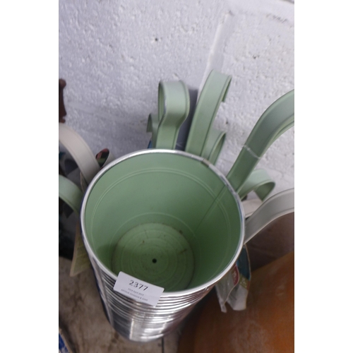 2377 - Fence & balcony hanging pots, 15cm