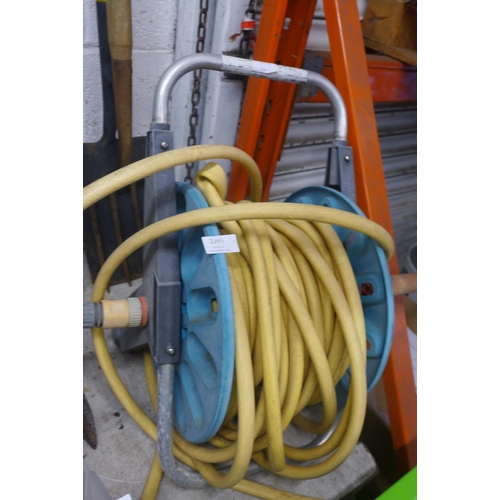 2395 - Hose pipe on reel