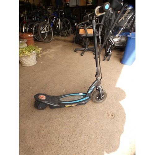 2337B - Blue Razor scooter - W