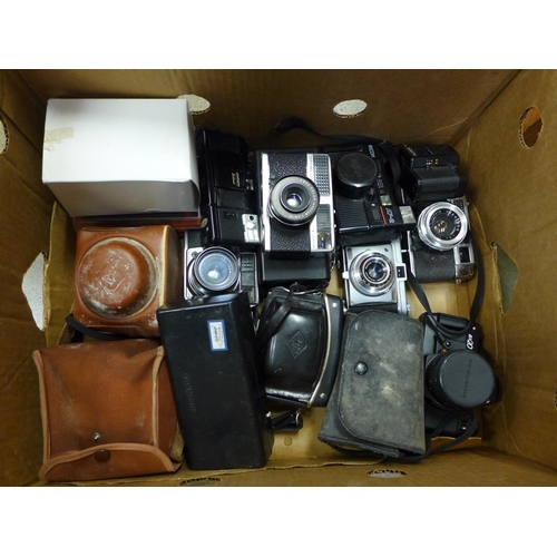 1110 - Sixteen vintage cameras, Chinon, Agfa, Praktica, Olympus, etc.