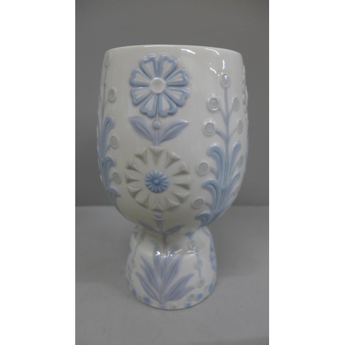 620 - A Lladro vase, 24cm