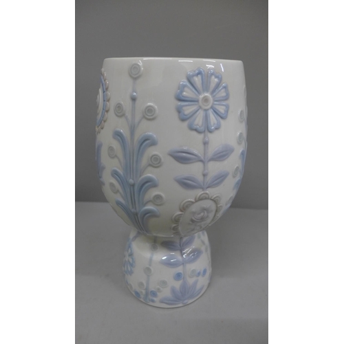 620 - A Lladro vase, 24cm