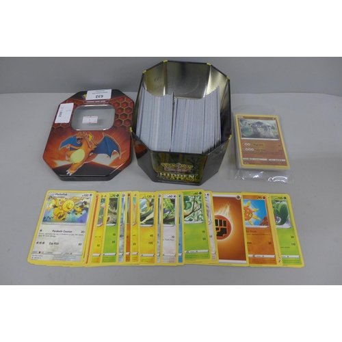 632 - 30 Reverse holo & 300 rare/uncommon and common Pokemon cards in tin