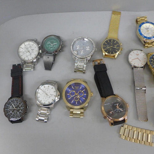 639 - A collection of fashion wristwatches