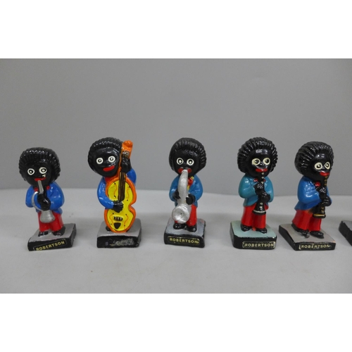 646 - Robertsons band figures