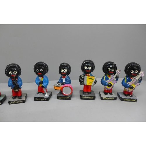 646 - Robertsons band figures