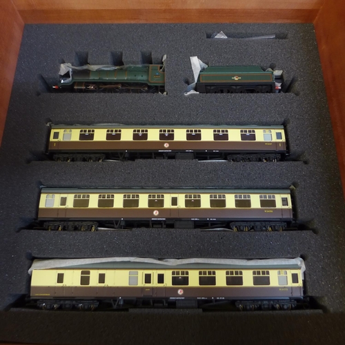 665 - A Bachmann 00 gauge Cambrian Coast Express train set, cased