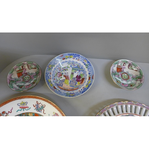 671 - A collection of Chinese famille rose plates and other Chinese plates and dishes (7)