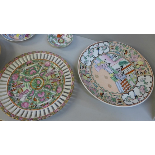 671 - A collection of Chinese famille rose plates and other Chinese plates and dishes (7)