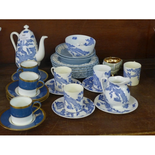 707 - Coalport Blue Dragon coffee wares, three Wedgwood coffee cans and five saucers and Wedgwood of Etrur... 