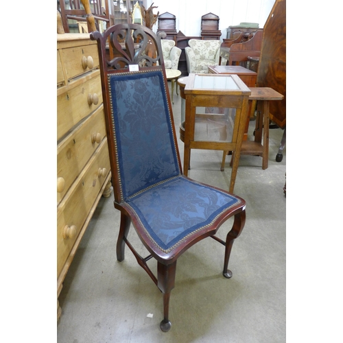 122 - An Art Nouveau mahogany side chair