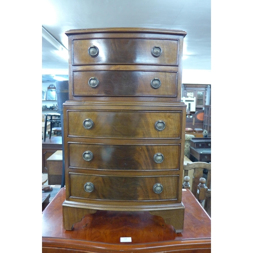 186 - A small mahogany bow front chest of drawers