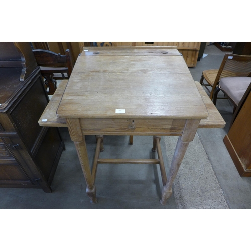 259 - An early 20th Century pine clerk's desk