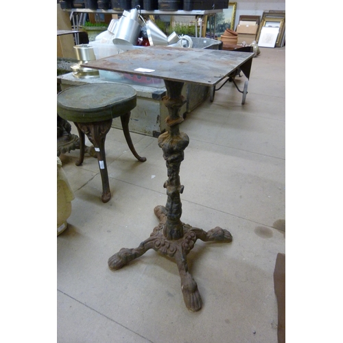 322 - A Victorian style cast iron pub table base