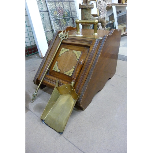 326 - A Victorian Aesthetic Movement oak and brass mounted coal scuttle