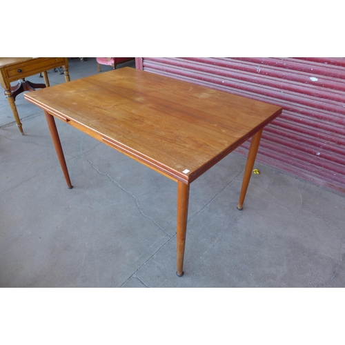 40E - A Danish MK teak extending dining table