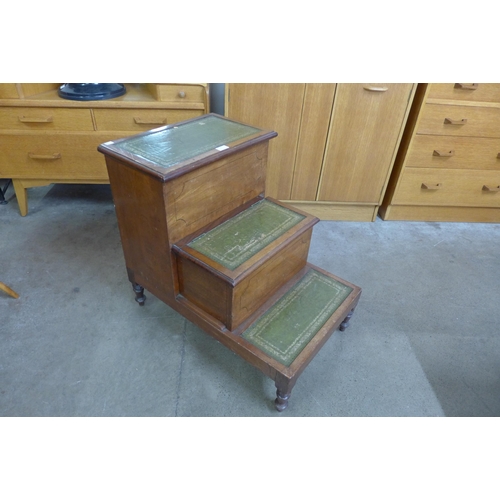 79 - A set of Victorian mahogany and green leather topped library steps