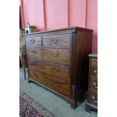 86 - A Regency mahogany chest of drawers