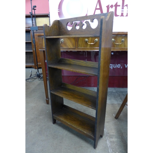 91 - A small Arts and Crafts oak open bookcase