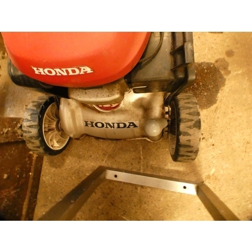 2343 - Honda 12Y petrol-driven lawnmower with auto choke system, a/f