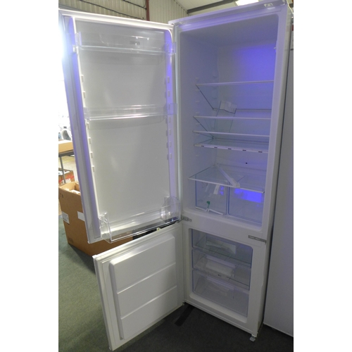 3030 - Zanussi 70/30 Fridge Freezer - Low Frost (H1772xW548xD549) - model:- ZNLN18FS1, RRP £440.83 inc. VAT... 